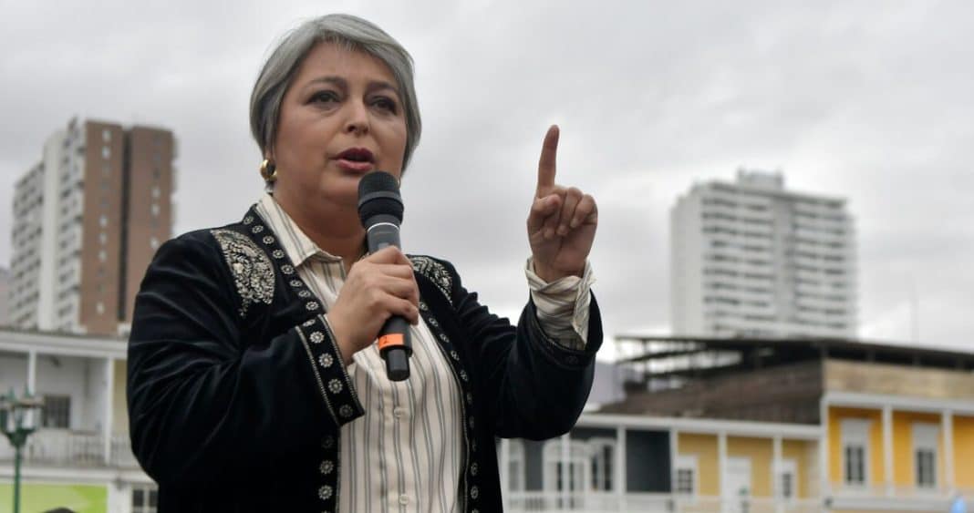 Jeannette Jara Busca Unidad Tras Polémica con Lautaro Carmona