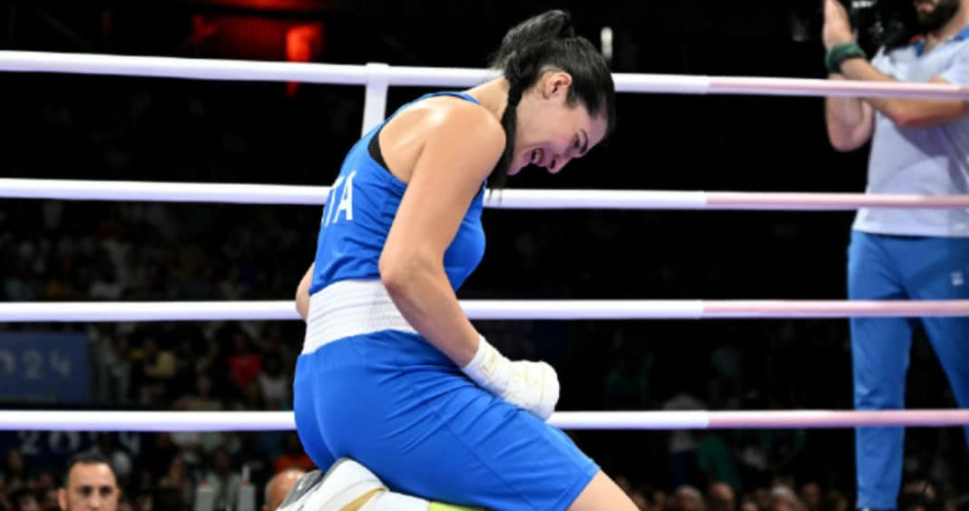 La Boxeadora Angela Carini Rompe el Silencio: Revela el Acoso y Estigma que Enfrentó Tras Abandonar su Pelea Olímpica