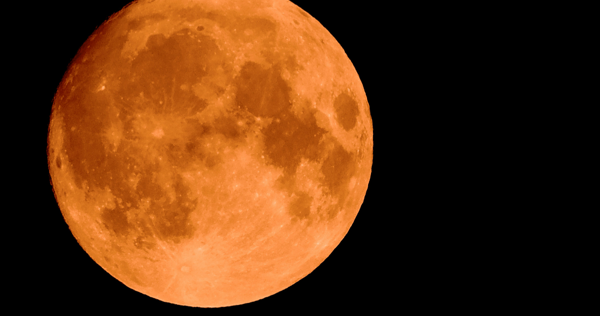 La Luna se Oxida por el Viento Terrestre, Revelan Nuevos Hallazgos Científicos