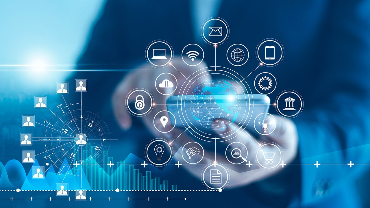 Businessman using mobile smartphone and icon network connection data with growth graph customer, digital marketing, banking and payment online, analysis and planning of business. La Revolución de las Redes Definidas por Software: Cómo la IA y las Aplicaciones Impulsan la Conectividad Inteligente