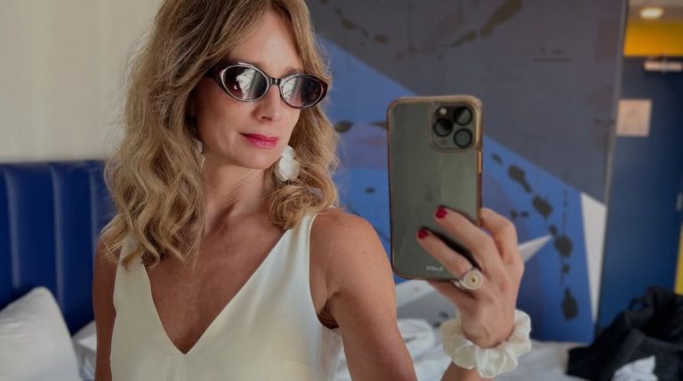 María José Prieto Celebra su Belleza Interior y Exterior en Impactantes Postales