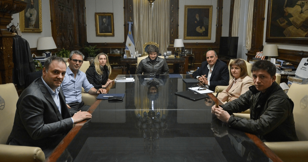 Milei Reafirma Rumbo Pese a Derrota: Análisis Estratégico y Desafíos Futuros
