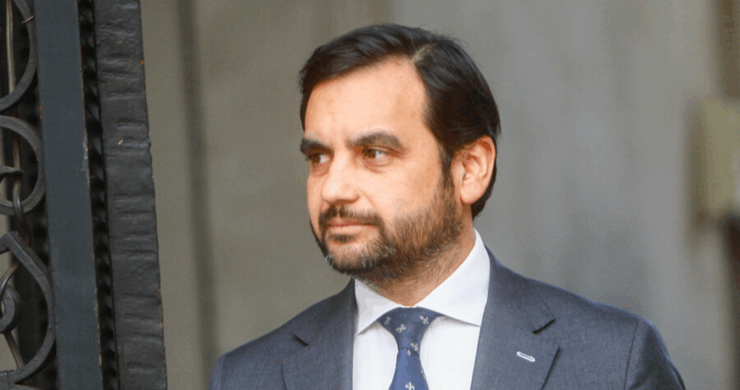 Ministro Gajardo Enfrenta Amenazas de Muerte: Gobierno Denuncia Ataques en Redes Sociales