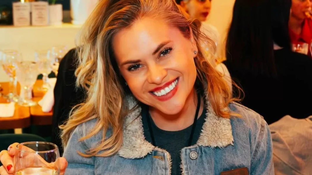 Modelo argentina Eliana Albasetti enfrenta cargos por accidente de tránsito que dejó a motociclista gravemente herido