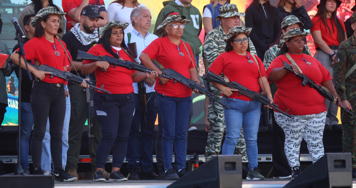 Mujeres Milicianas de Venezuela Condecoradas: Desafiando las Burlas de Trump