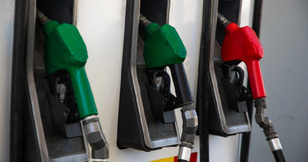 Precios de Combustibles Suben Antes de Fiestas Patrias: Expertos Proyectan Aumentos de Hasta $21 por Litro