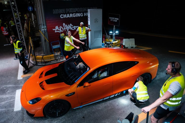Récord Mundial de Resistencia: Mercedes-AMG y Michelin Revolucionan la Movilidad Eléctrica