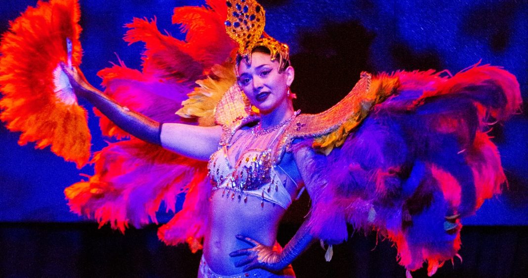 Redescubriendo la Magia Nocturna de Santiago: 'Santiago Beauty' Cautiva con Sensualidad y Elegancia