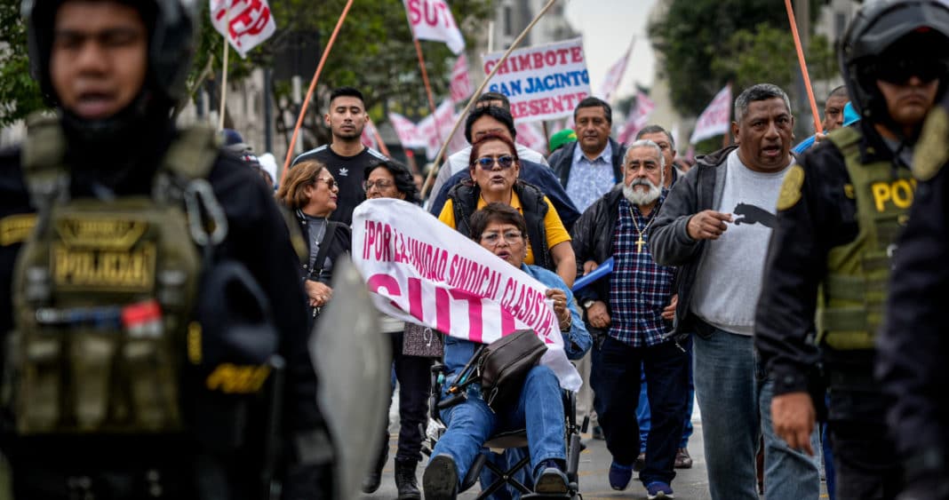 Reforma Previsional en Perú: Protestas y Cambios Polémicos en el Sistema de Pensiones