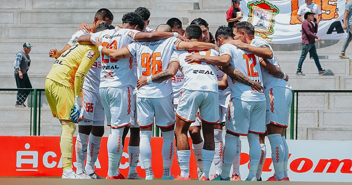 Robo Insólito en Pleno Partido: Delincuentes Asaltan a Ayacucho FC en el Banco de Suplentes