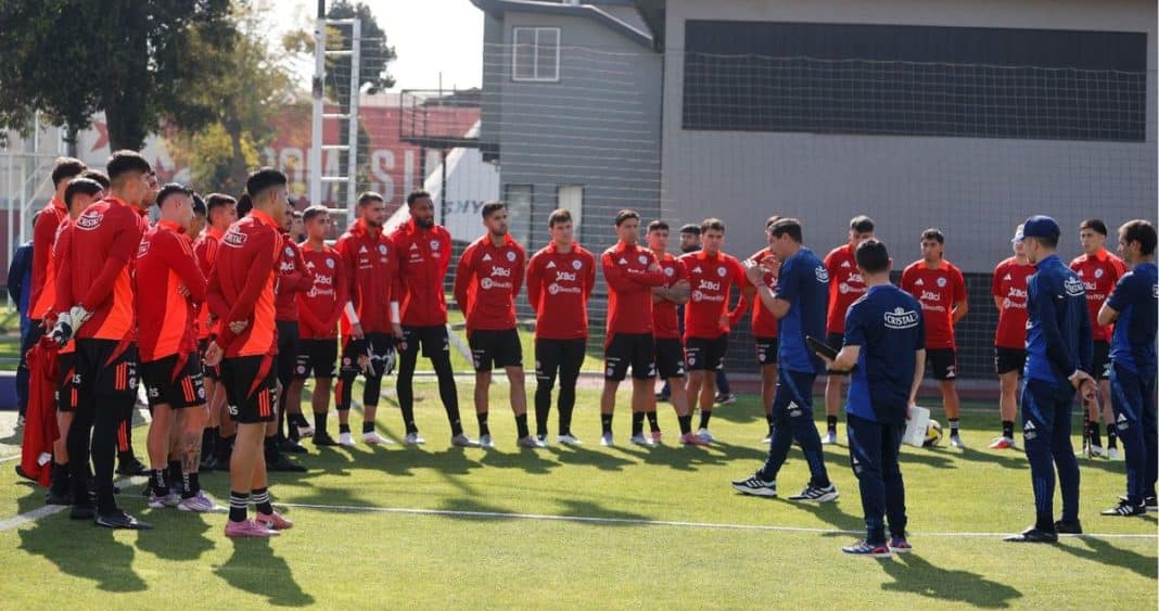 Selección Chilena Enfrenta Duro Golpe: Lesión de César Pérez Antes del Duelo Clave Contra Uruguay