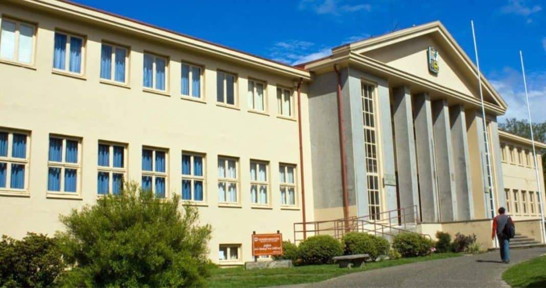 Trabajadores de la UACh se declaran en huelga legal tras rechazar propuesta de Rectoría