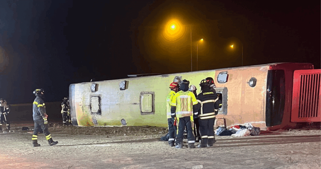 Trágico vuelco de bus en Ruta 5 deja 4 muertos en Copiapó