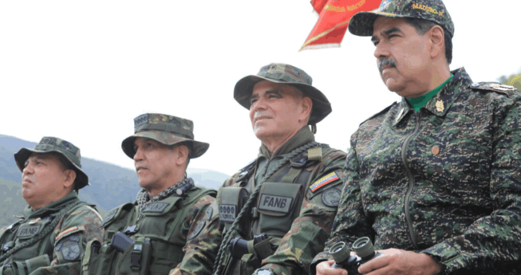 Venezuela Despliega Maniobras Militares en el Caribe para Contrarrestar la 'Amenaza' de EE.UU.