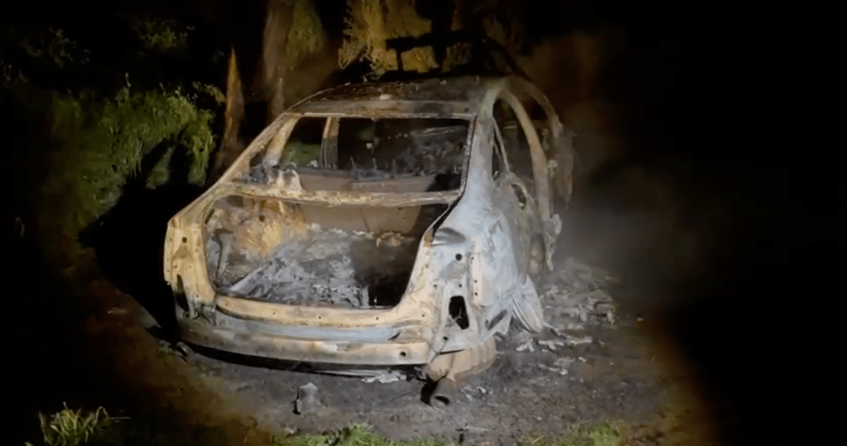 Violento Portonazo en Huechuraba: Empresario Golpeado y Auto Quemado por Delincuentes