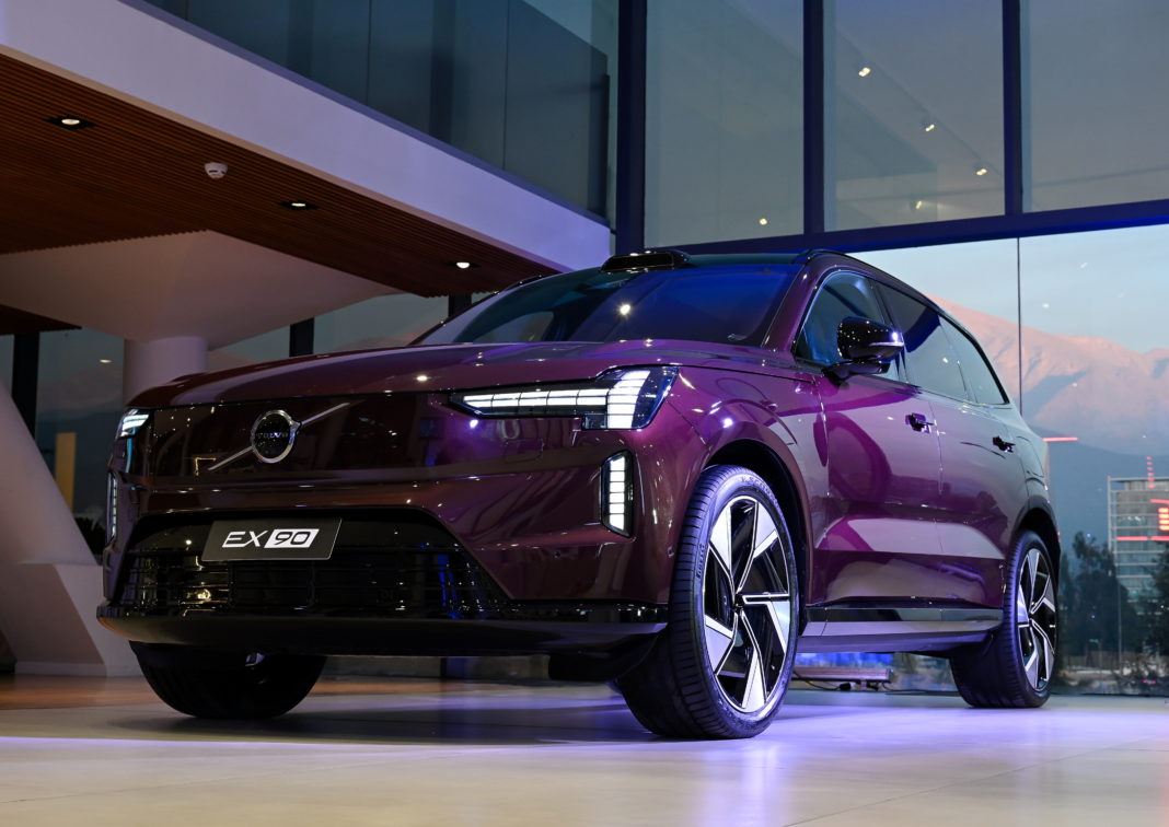 Volvo EX90: La Vanguardia de la Seguridad Automotriz Impulsada por IA y Tecnología de Punta