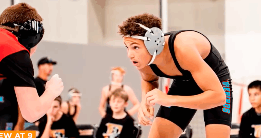 Adolescente Transgénero Lucha por Jugar en el Equipo Masculino de Básquetbol