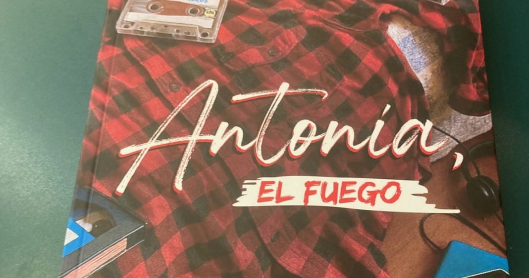 Antonia El Fuego: Un Retrato Cautivador de la Transformación en la Posdictura Chilena