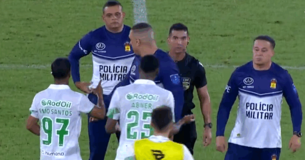 Árbitro denuncia amenaza de jugadores por polémico final en partido del Brasileirão