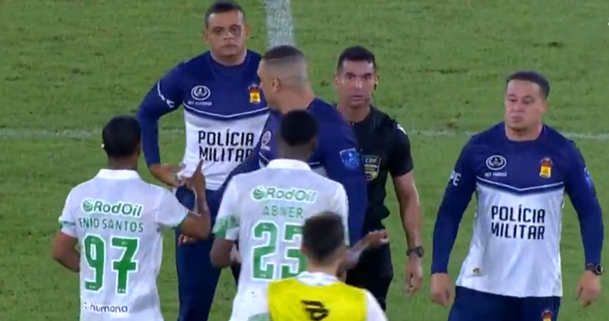 Árbitro denuncia amenaza de jugadores por polémico final en partido del Brasileirão