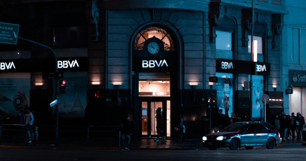 BBVA Rechaza Fusión con Banco Sabadell: Ganancias y Estrategia en Solitario