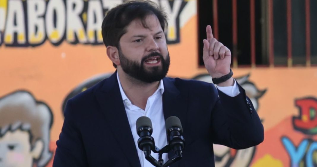 Boric Defiende Firmemente a los Funcionarios Públicos:
