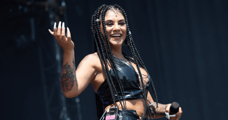 Cantante Flor de Rap Detenida: Viajaba en Vehículo Robado