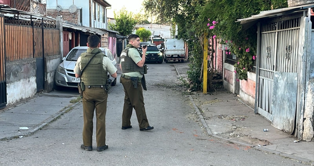 Carabinero Dispara Contra Hombre Que Intentó Agredir a Policías con Fierro en Pudahuel