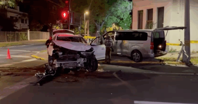 Choque Violento en Providencia: Automovilistas Ilesos Tras Impactante Colisión