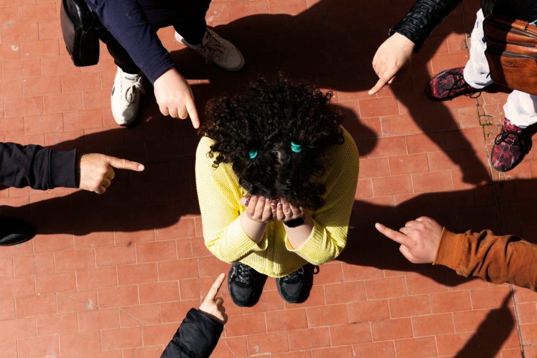 Cómo Transformar la Discriminación en Oportunidades de Aprendizaje en las Escuelas Chilenas