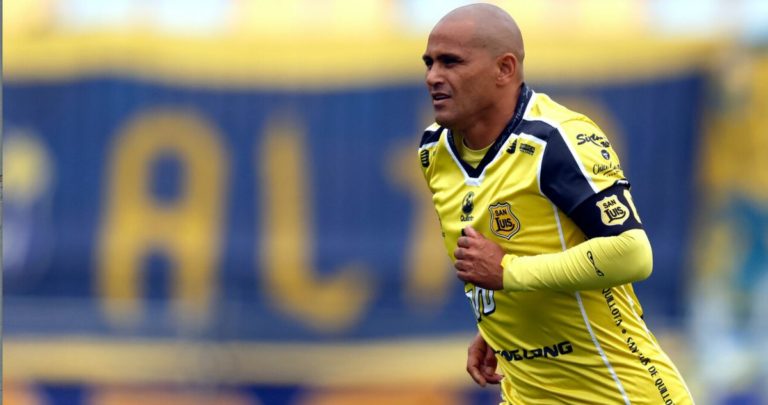 De Goleador a Entrenador: 'Chupete' Suazo Abraza su Nuevo Desafío en el Banquillo