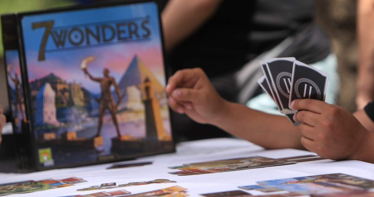 Descubre la Magia de Roll a Game: La Feria de Juegos de Mesa que Llega a Chile