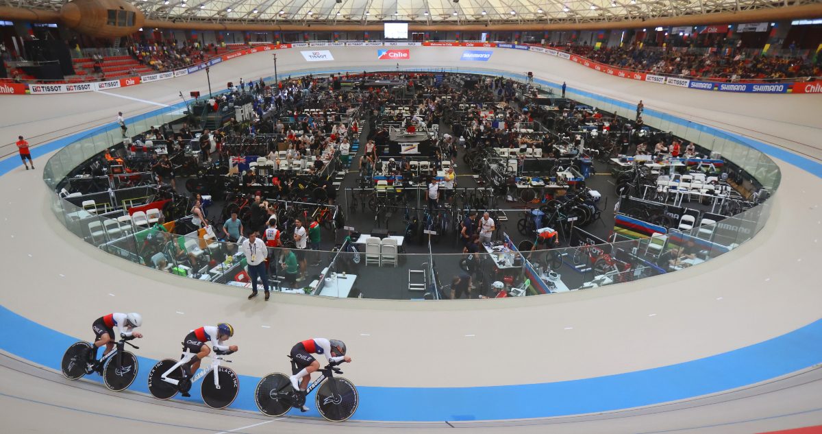 Dinamarca y Italia dominan el Día 1 del Mundial de Ciclismo de Pista en Peñalolén: Chile femenino entre los 10 mejores