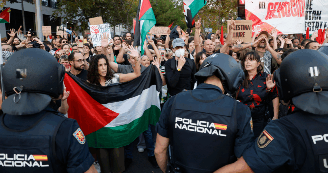Enfrentamientos en Euroliga: Protestas pro Palestina en partido Valencia Basket vs. Hapoel Tel Aviv