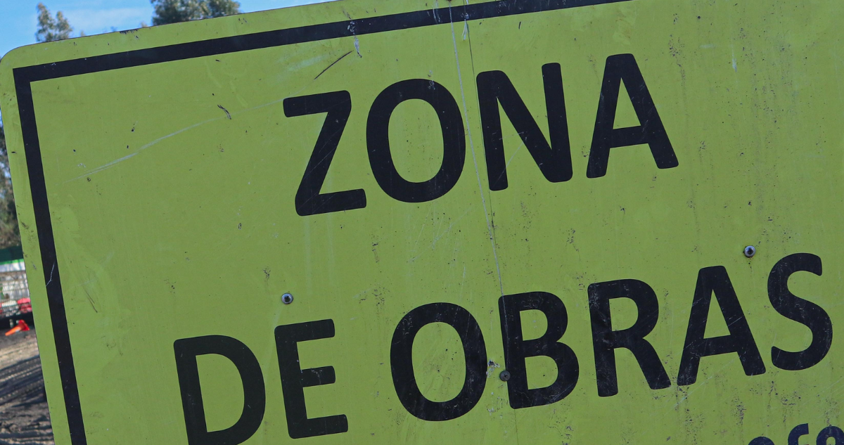 Escándalo en Coronel: Acusaciones cruzadas por coimas paralizan millonaria obra deportiva