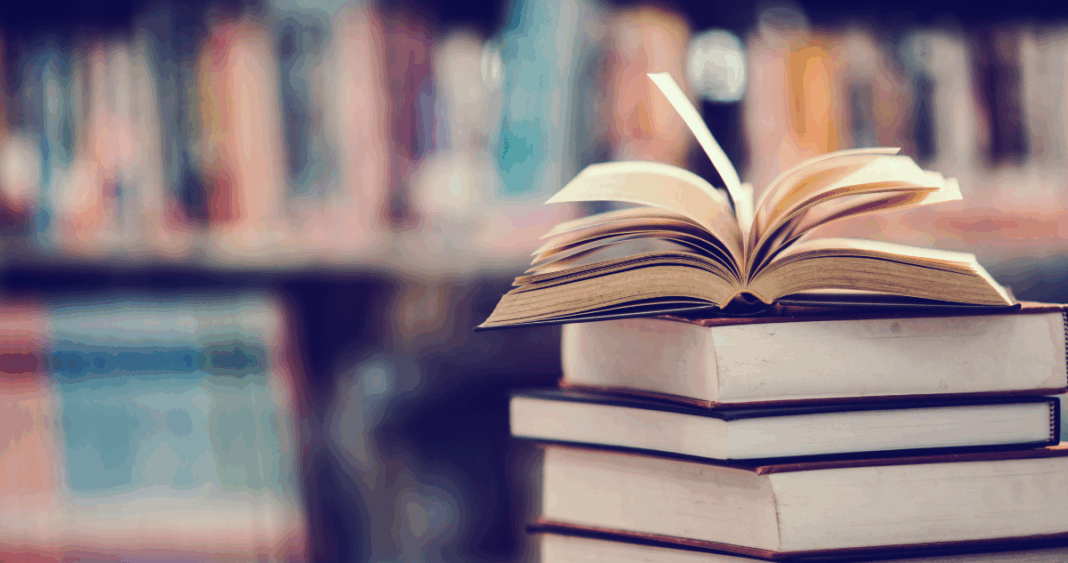 Escritor chileno finalista en los prestigiosos Premios Literarios Latinos Internacionales