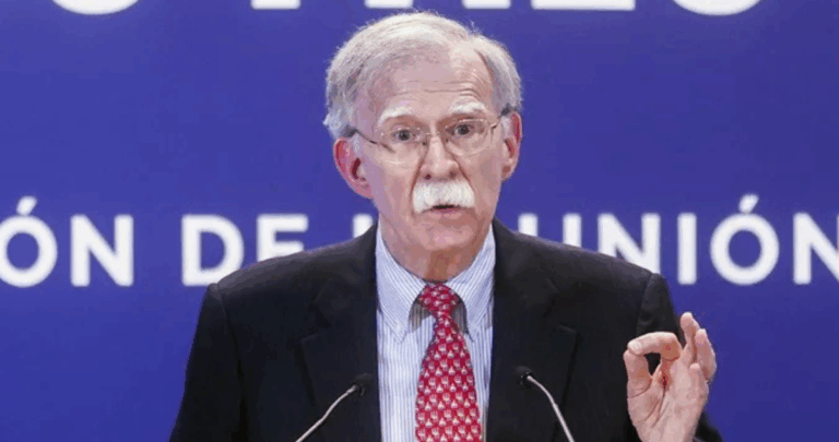 Exasesor de Seguridad Nacional de EEUU John Bolton se entrega tras imputación por documentos secretos