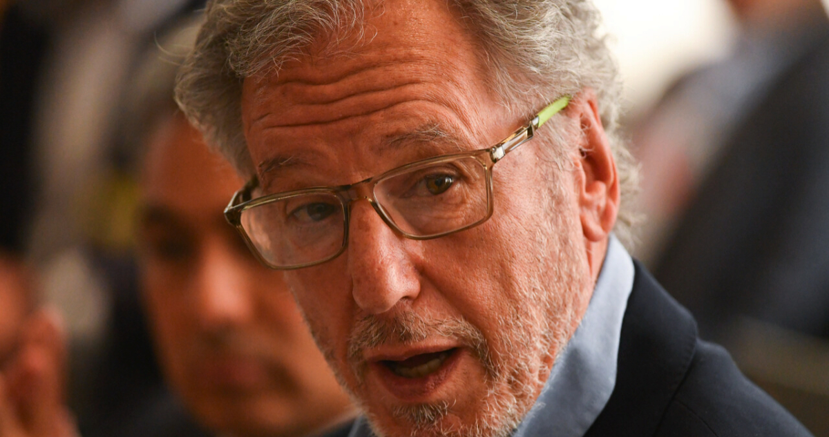 Gobierno defiende devolución de sobrecobros de luz: