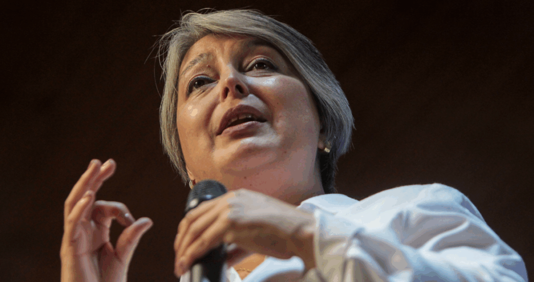 Jara Critica a Matthei por Comentarios