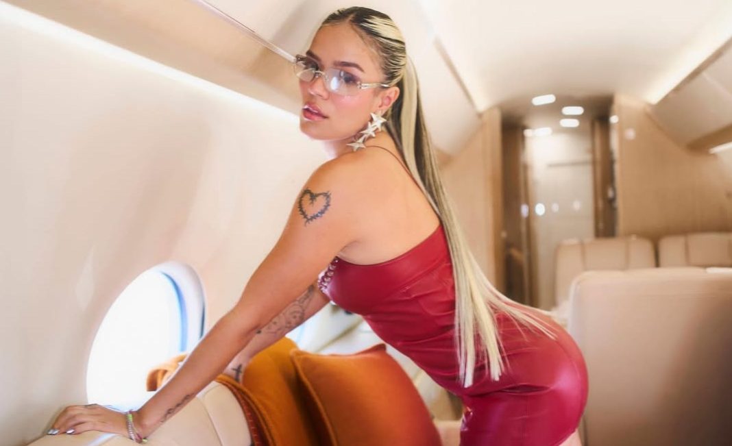 Karol G Cautiva con Fotografías Sensuales y Atrevidas en Instagram