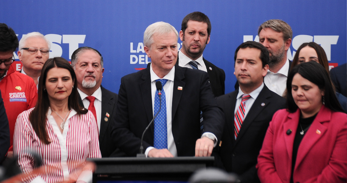 Kast Propone Reformas para Fiscalizar el Empleo Público y Combatir la Burocracia