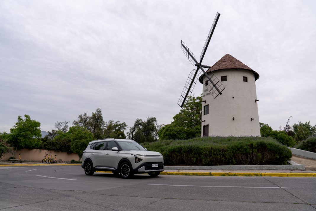 Kia Carens: El SUV Familiar Evolucionado para Acompañar a las Familias Chilenas
