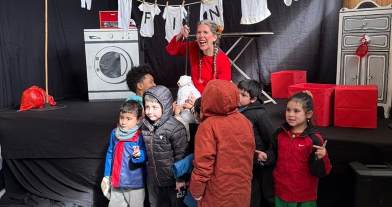 La Magia Oculta de los Pañales: Una Presentación Cautivadora en una Escuela Especial de Chiloé