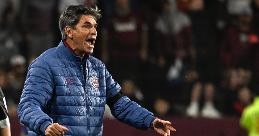 Lanús Lidera en Argentina y Pellegrino Anticipa Duelo Clave con La U en Semifinales de Sudamericana
