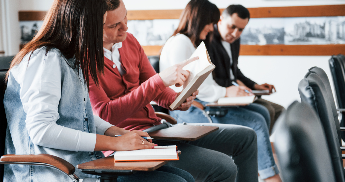 Las 10 Carreras Universitarias Más Costosas en Chile y Cómo Financiarlas con Becas