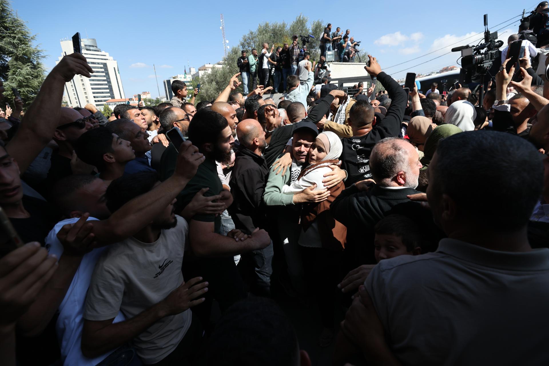 Liberados 1.968 presos palestinos: Regreso a Gaza y Egipto tras un largo cautiverio