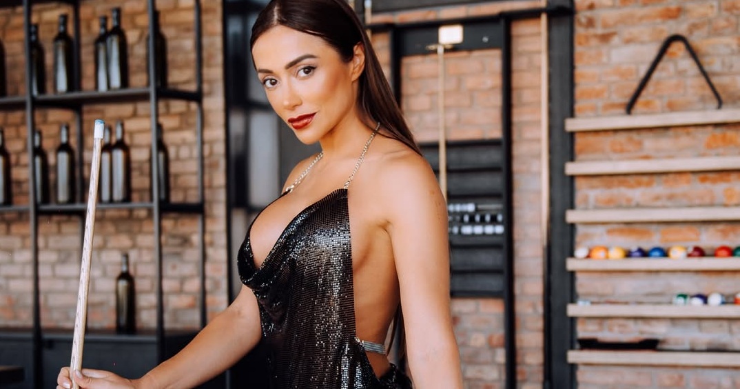 Lorena Gálvez: La Modelo Chilena Que Cautiva a Millones con su Belleza y Estilo de Vida