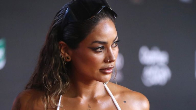 Madre Influencer Enfrenta Críticas por Dejar que Hija de 12 Años Conduzca