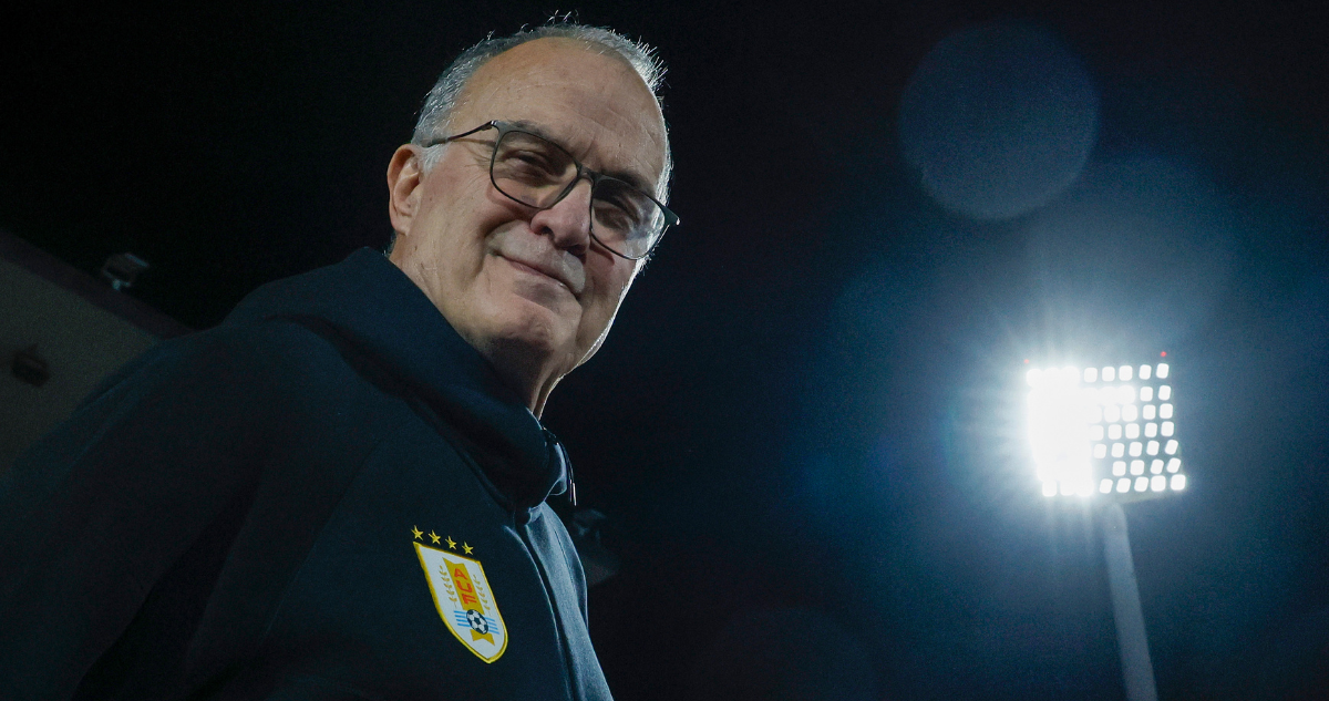 Marcelo Bielsa Rinde Homenaje Emotivo a la Leyenda Chilena 'Chupete' Suazo