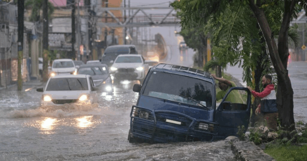 Melissa se convierte en un peligroso huracán que amenaza a Jamaica y La Española